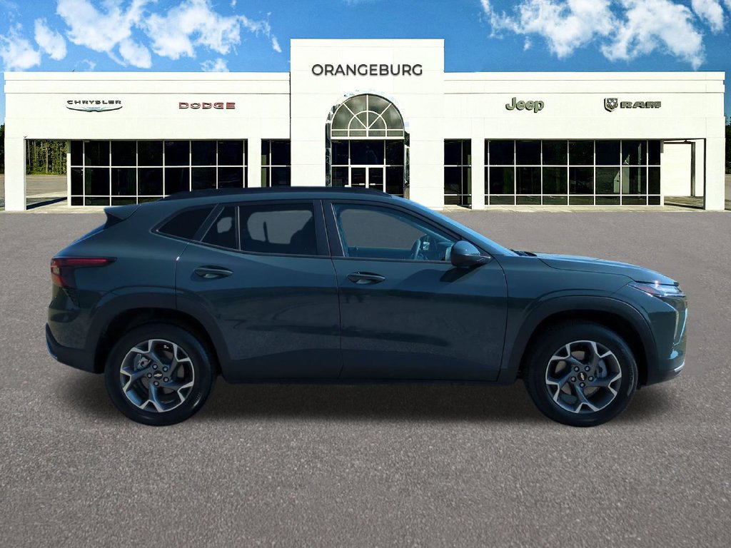 Used 2026 Chevrolet Trax LT FWD image 9