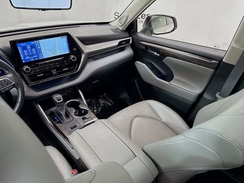 Used 2021 Toyota Highlander Platinum image 25