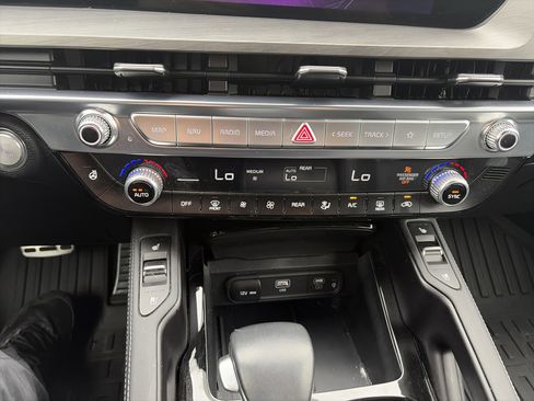 Used 2024 Kia Telluride SX Prestige X-Pro AWD/4WD image 16