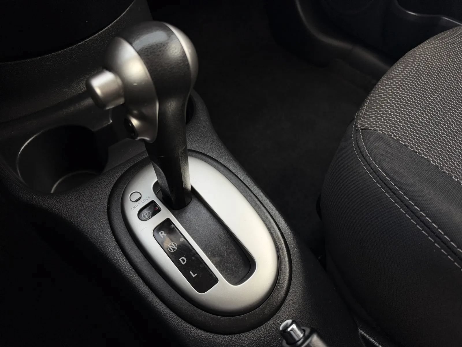 Used 2014 Nissan Versa SV FWD image 32