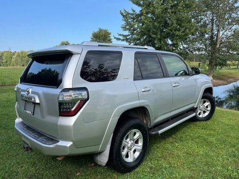 Used 2015 Toyota 4Runner SR5 AWD/4WD image 8