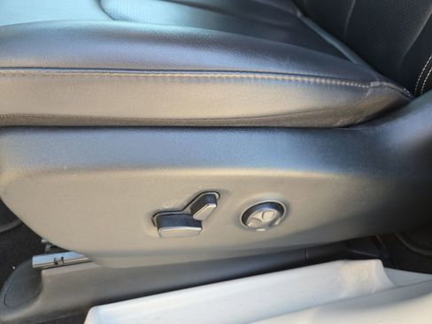 Used 2024 Chrysler Pacifica Touring-L FWD image 14