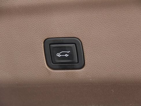 Used 2023 GMC Yukon XL Denali AWD/4WD image 40