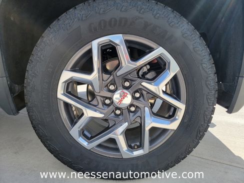 Used 2024 GMC Sierra 1500 SLT w/ SLT Premium Plus Package image 32