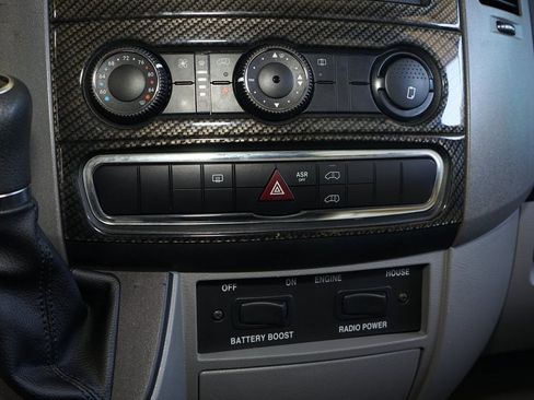 Used 2015 Mercedes-Benz Sprinter 3500 image 19