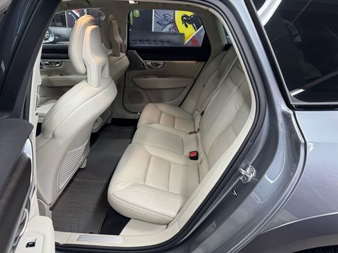 Used 2017 Volvo V90 T6 Cross Country image 13
