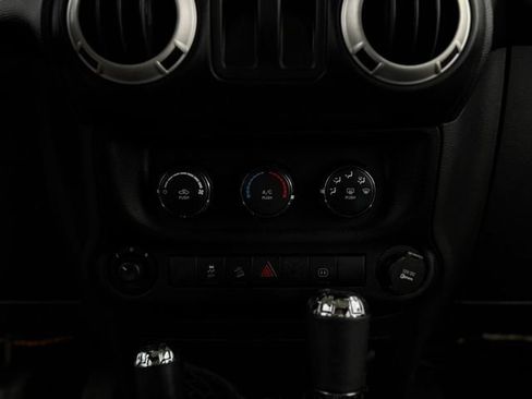 Used 2011 Jeep Wrangler Rubicon w/ PWR Convenience Group AWD/4WD image 22