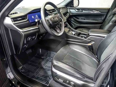 Used 2023 Jeep Grand Cherokee Altitude AWD/4WD image 14