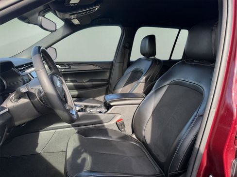 Used 2023 Jeep Grand Cherokee Altitude image 17