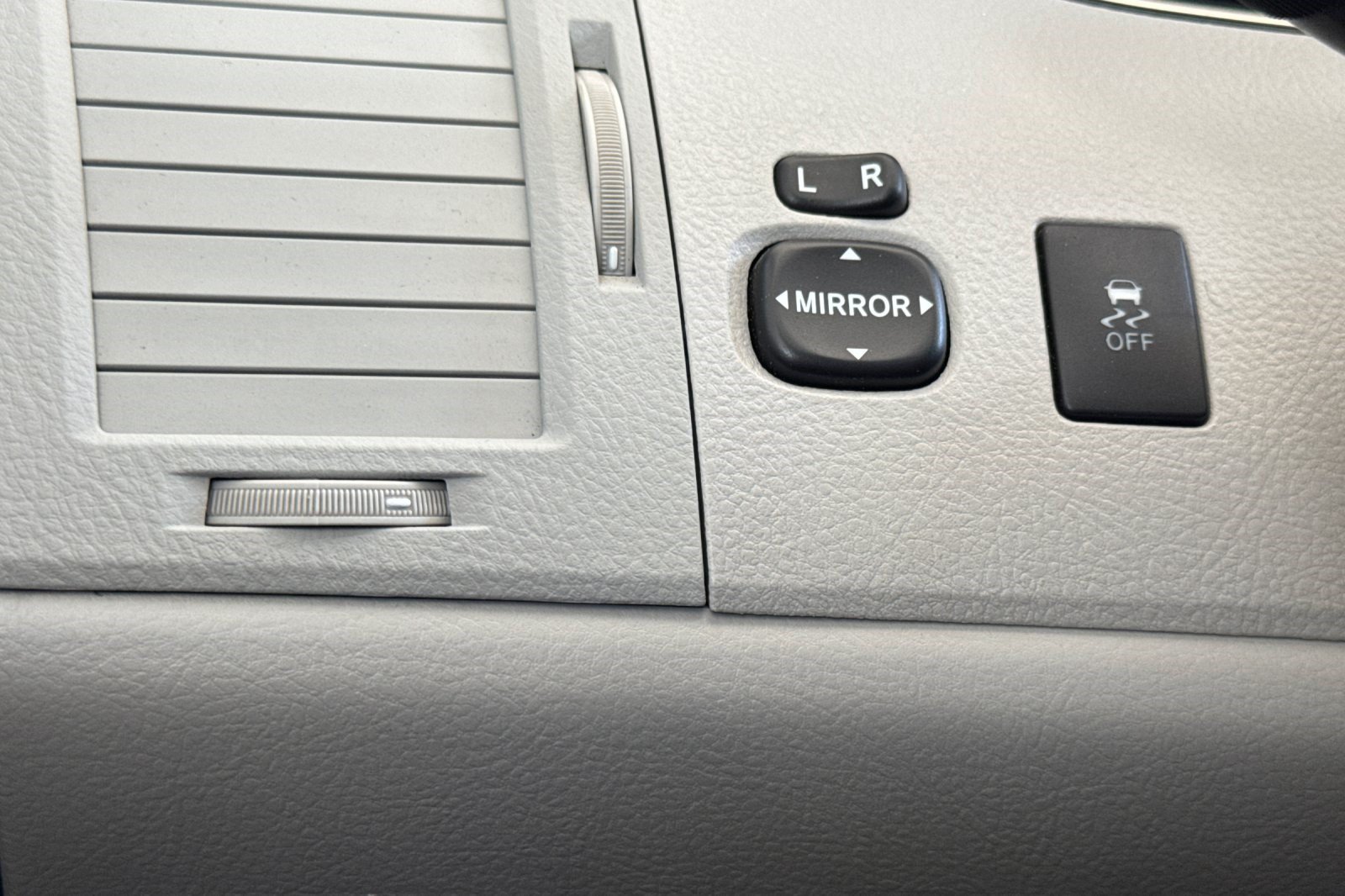 Used 2012 Toyota Avalon FWD image 33