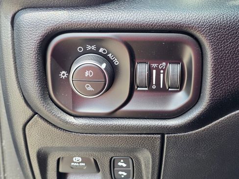 Used 2026 RAM 1500 Laramie AWD/4WD image 33