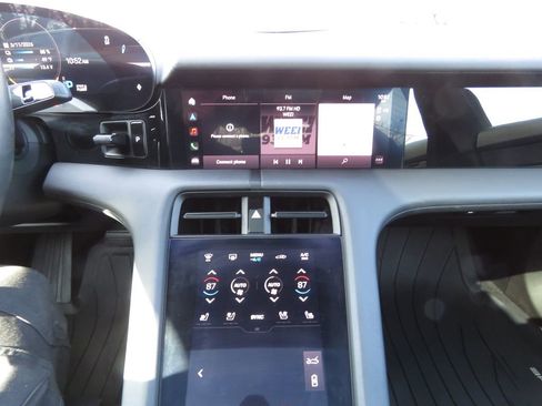 Used 2024 Porsche Taycan image 27