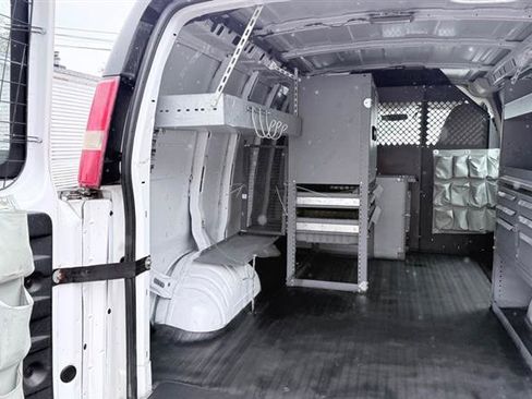 Used 2011 Chevrolet Express 2500 RWD image 24