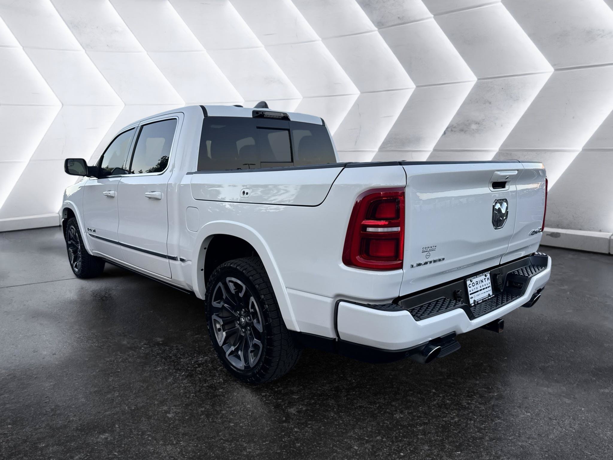 Used 2025 RAM 1500 Limited AWD/4WD image 5