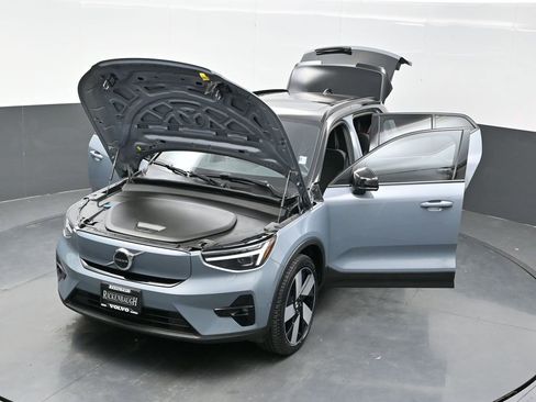 Used 2023 Volvo XC40 Recharge Ultimate image 40