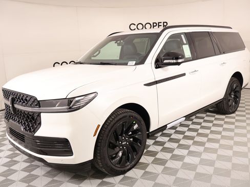 New 2026 Lincoln Navigator L Reserve AWD/4WD image 10