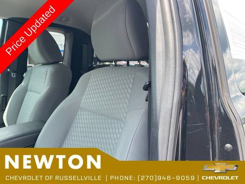 Used 2022 Toyota Tacoma SR5 w/ SR5 Appearance Package (SM) AWD/4WD image 5