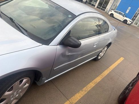 Used 2004 Chrysler Sebring Coupe FWD image 3