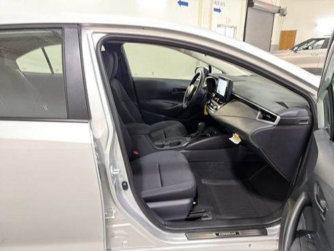 Used 2026 Toyota Corolla LE FWD image 35