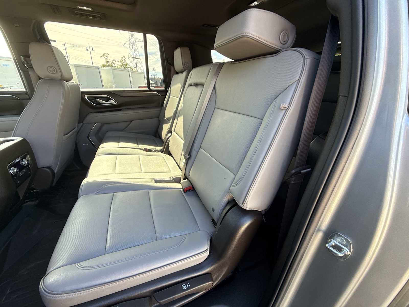 Certified 2024 GMC Yukon XL SLT w/ SLT Luxury Package AWD/4WD image 25