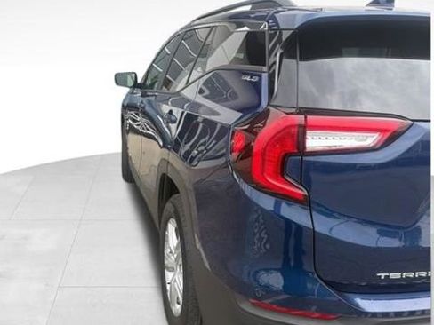 Used 2023 GMC Terrain SLE w/ Driver Convenience Package image 7