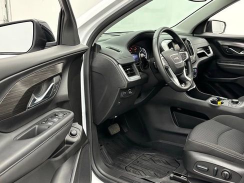 Used 2024 GMC Terrain SLE w/ Driver Convenience Package image 17
