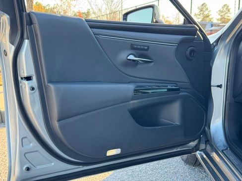New 2025 Lexus ES 350 w/ Premium Package image 18