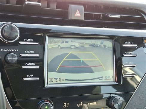 Used 2019 Toyota Camry SE image 4