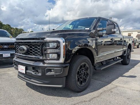 New 2026 Ford F250 Lariat w/ Black Appearance Package image 8