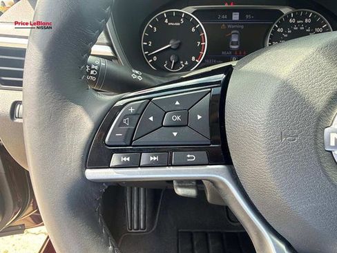 Used 2023 Nissan Altima 2.5 SV w/ SV Premium Package FWD image 17
