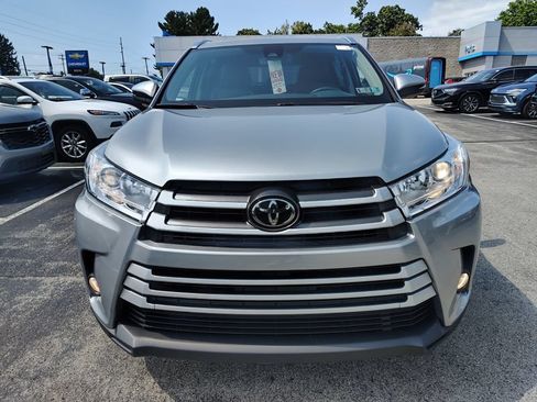 Used 2017 Toyota Highlander XLE AWD/4WD image 2