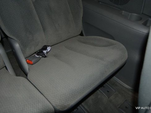 Used 2006 Chrysler Town & Country FWD image 28