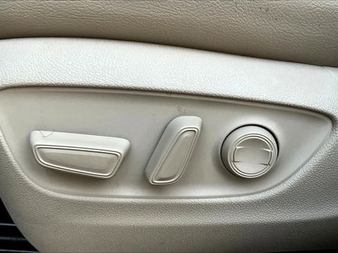 Used 2020 Toyota Highlander XLE image 35