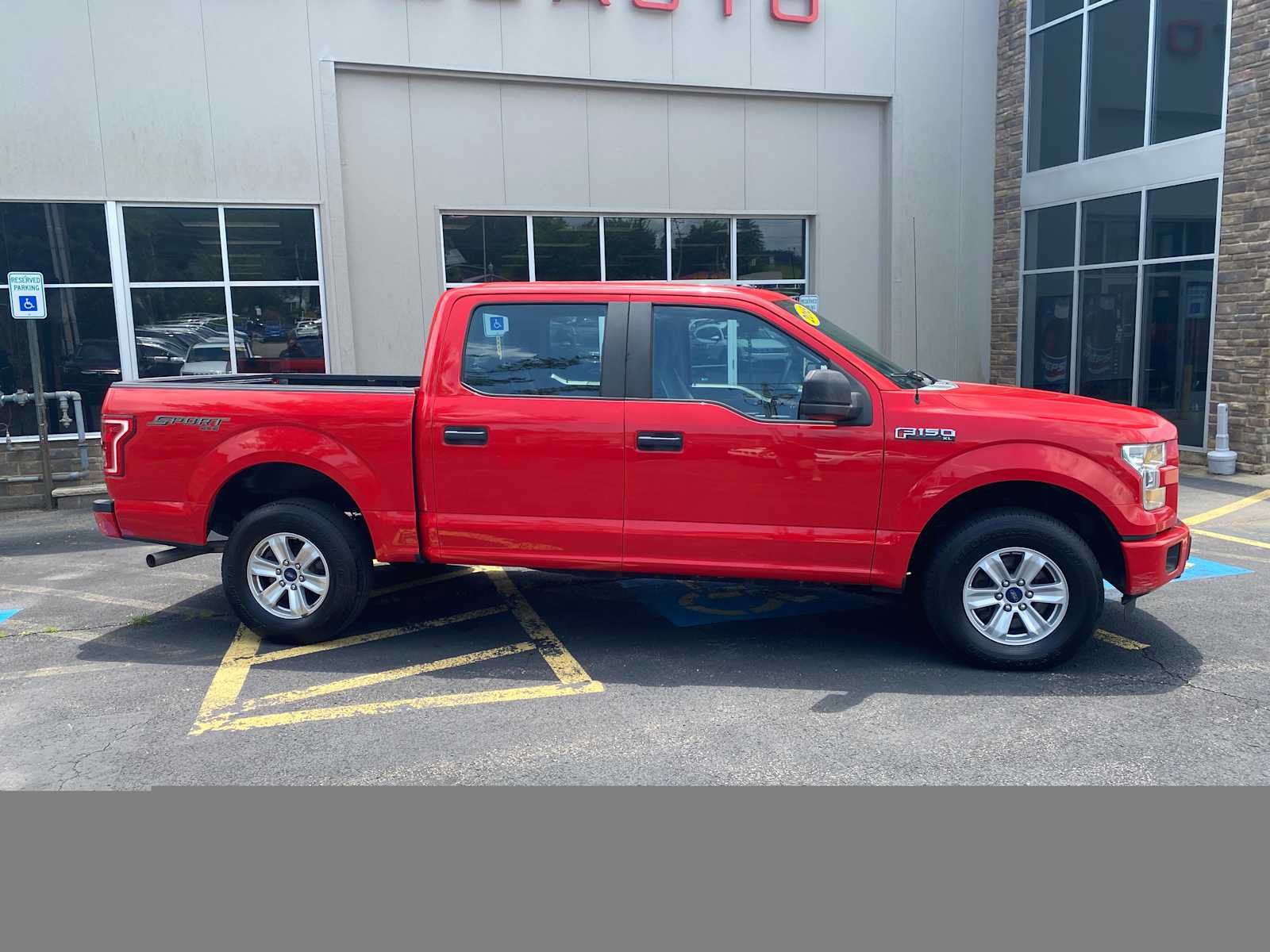 Used 2015 Ford F150 XL w/ Equipment Group 101A Mid AWD/4WD image 12