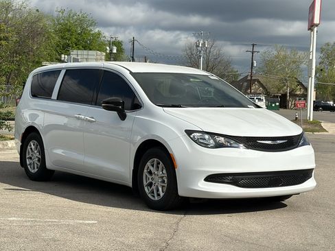 New 2026 Chrysler Voyager LX image 3
