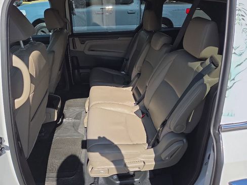 Used 2024 Honda Odyssey EX-L image 3