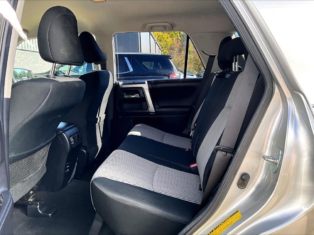 Used 2018 Toyota 4Runner SR5 AWD/4WD image 15