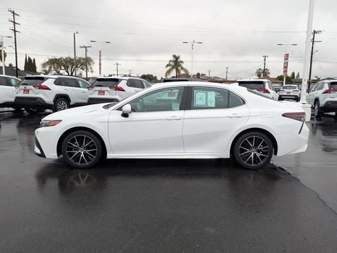 Used 2024 Toyota Camry SE image 12