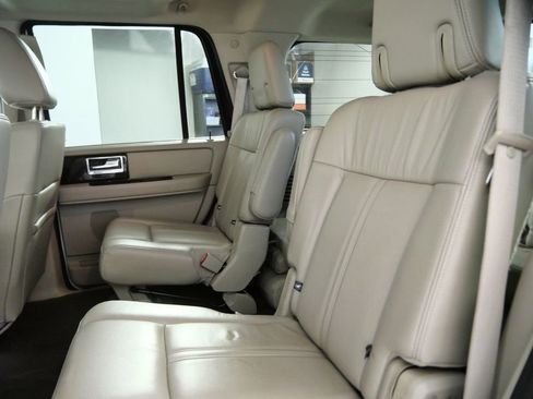 Used 2016 Lincoln Navigator Select AWD/4WD image 15