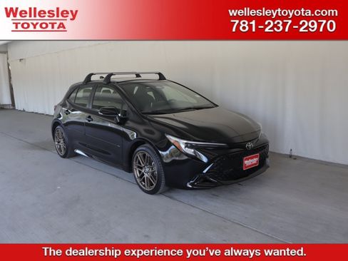 Used 2025 Toyota Corolla Hatchback w/ SE Package FWD image 1