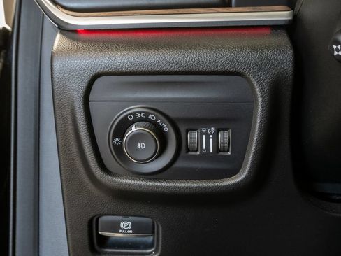 Used 2021 Jeep Grand Cherokee L Summit w/ MOPAR Finishing Package AWD/4WD image 16
