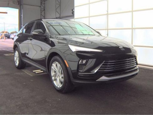 Used 2025 Buick Envista Preferred w/ Convenience I Package image 4