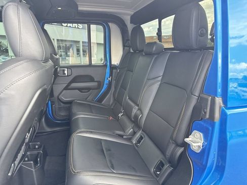 Used 2025 Jeep Gladiator Sport AWD/4WD image 19