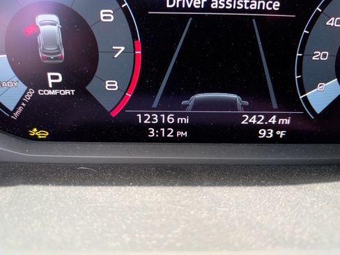 Certified 2025 Audi Q3 2.0T Premium w/ Convenience Package AWD/4WD image 21
