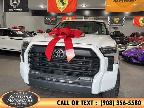 Used 2022 Toyota Tundra SR5 w/ SR5 Convenience Package AWD/4WD image 1