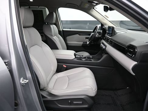 Used 2025 Honda Pilot EX-L image 16