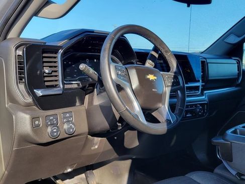 Used 2023 Chevrolet Silverado 1500 LT AWD/4WD image 6
