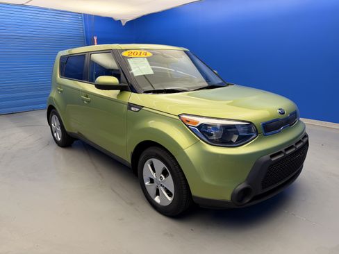 Used 2014 Kia Soul FWD image 2