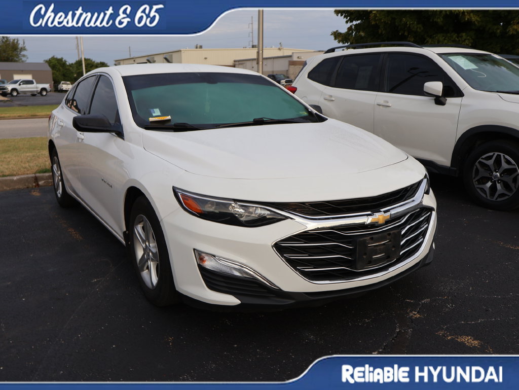 Used 2020 Chevrolet Malibu LS FWD image 2