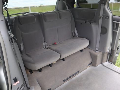 Used 2004 Toyota Sienna LE FWD image 25